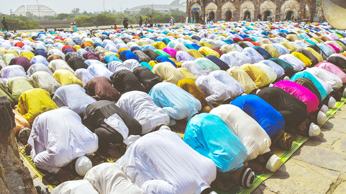 জুমার দিনের ফজিলত ও সঠিক আমল