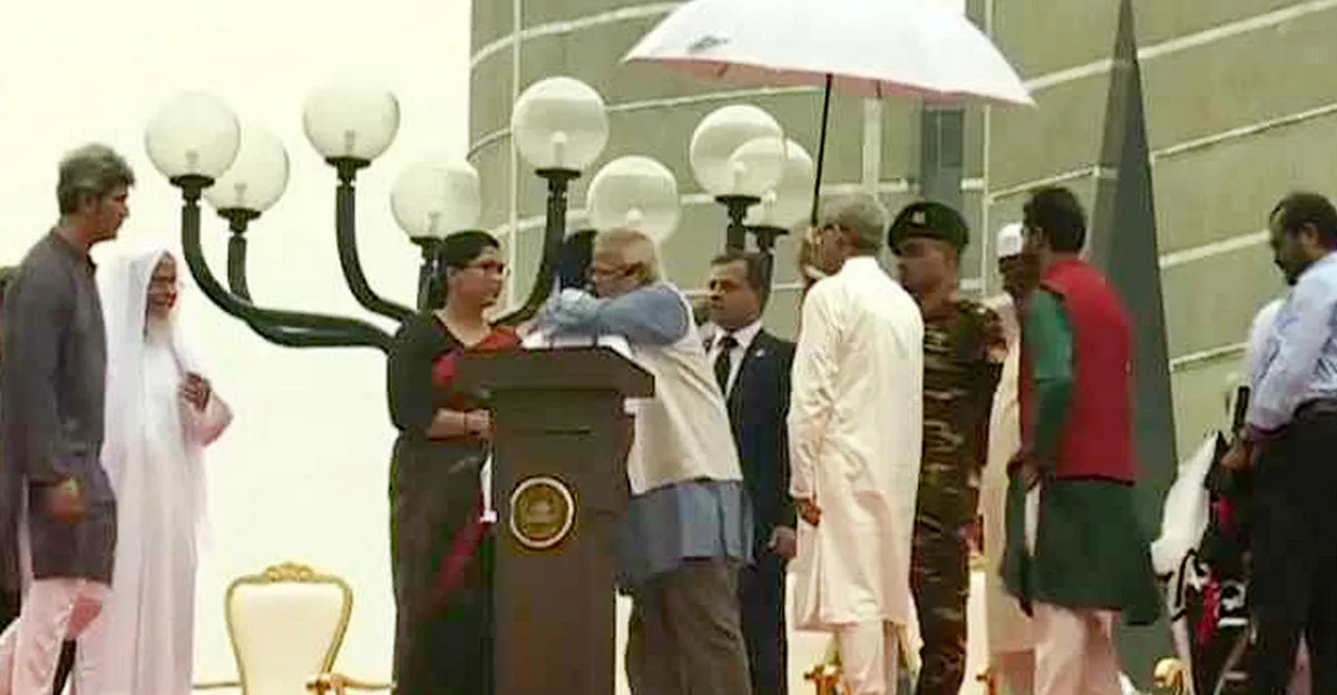 জুলাই ঘোষণাপত্রে ঐক্যের ডাক, নাহিদকে জড়িয়ে ধরলেন ড. ইউনূস