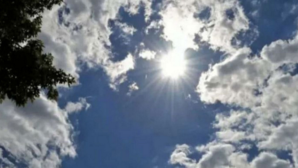 আজকের আবহাওয়ার আপডেট: আকাশে মেঘের খেলা ও বৃষ্টির ইঙ্গিত
