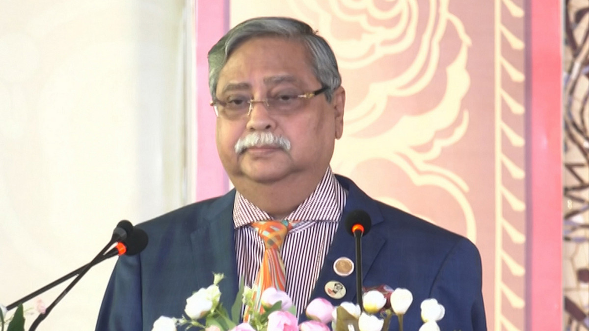 রাষ্ট্রপতির ছবি সরানো নিয়ে তোলপাড়, নীরব বিদায়ের ইঙ্গিত?