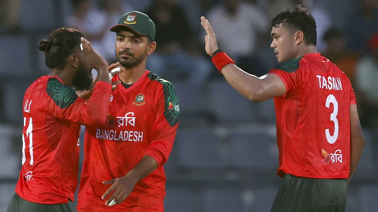 বাংলাদেশ বনাম নেদারল্যান্ডস: লড়াকু টার্গেট দিল ডাচরা