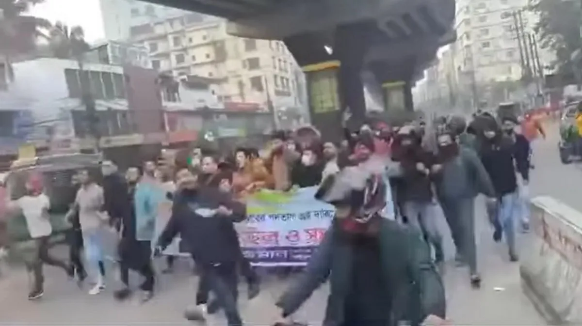 ঝটিকা মিছিলের আতঙ্ক: নিষিদ্ধ ছাত্রলীগের প্রকাশ্য উপস্থিতি কতটা বিপজ্জনক