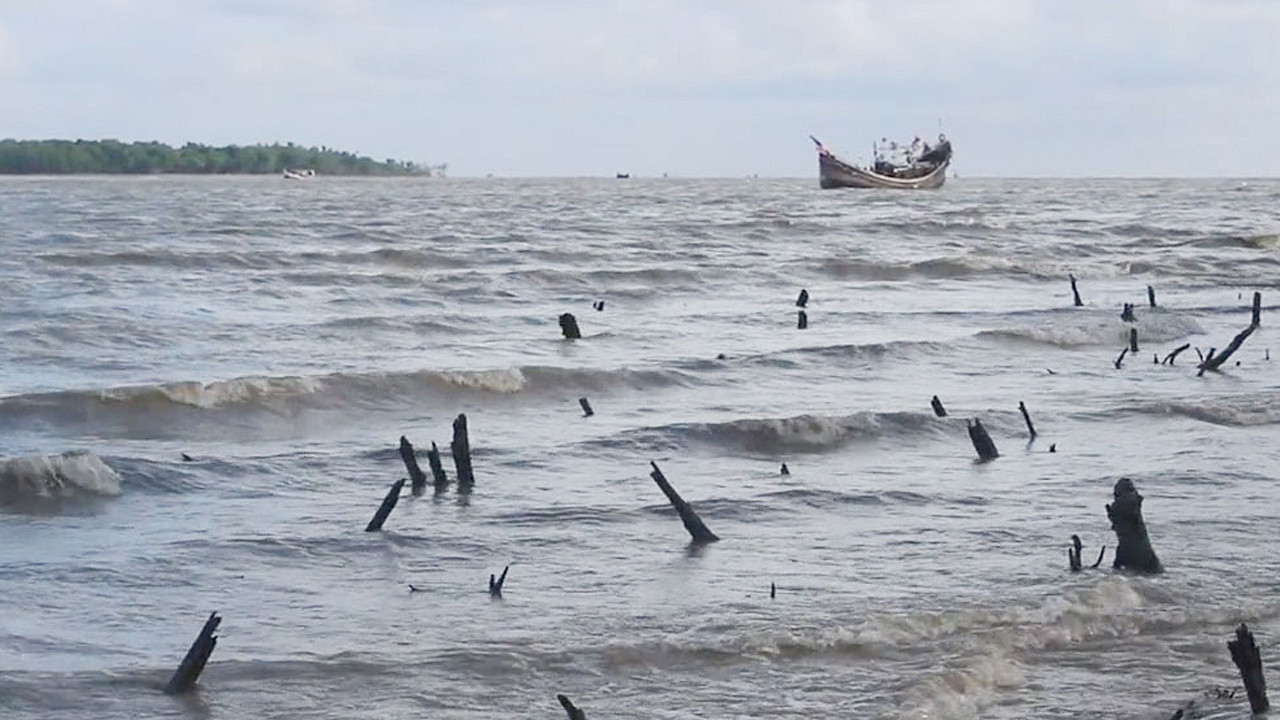 আবহাওয়ার খবর: চার সমুদ্র বন্দরে ৩ নম্বর সতর্ক সংকেত