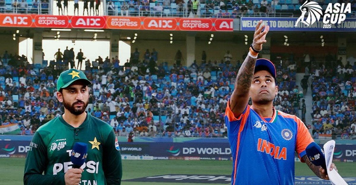 এশিয়া কাপ ২০২৫: টস জিতে ব্যাটিংয়ে নামল পাকিস্তান, দেখেনিন একাদশ