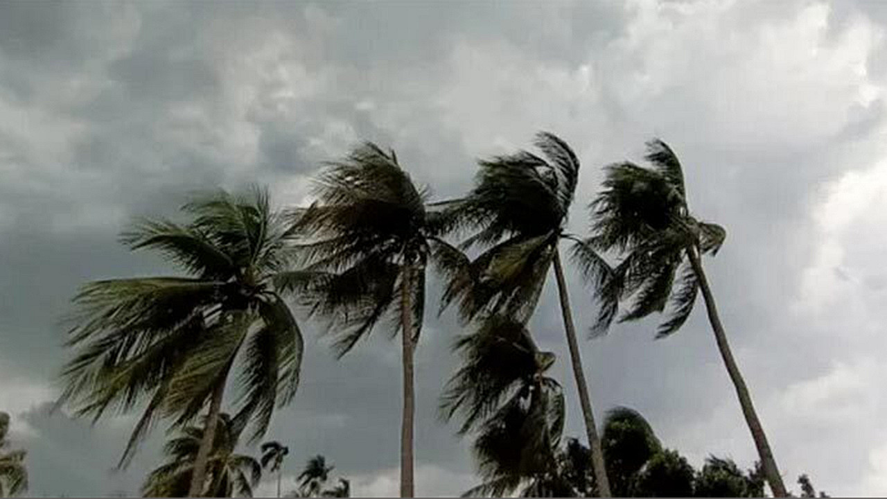 সাত জেলায় ৬০ কিমি বেগে ঝড়! সতর্ক সংকেত জারি, নদীবন্দর বন্ধ