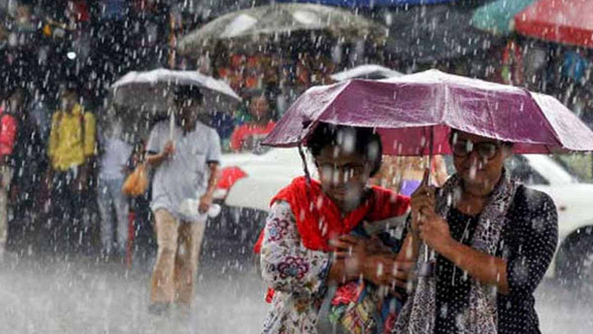 আবহাওয়ার খবর: বজ্রসহ বৃষ্টির আভাস, দেশজুড়ে লঘুচাপের শঙ্কা