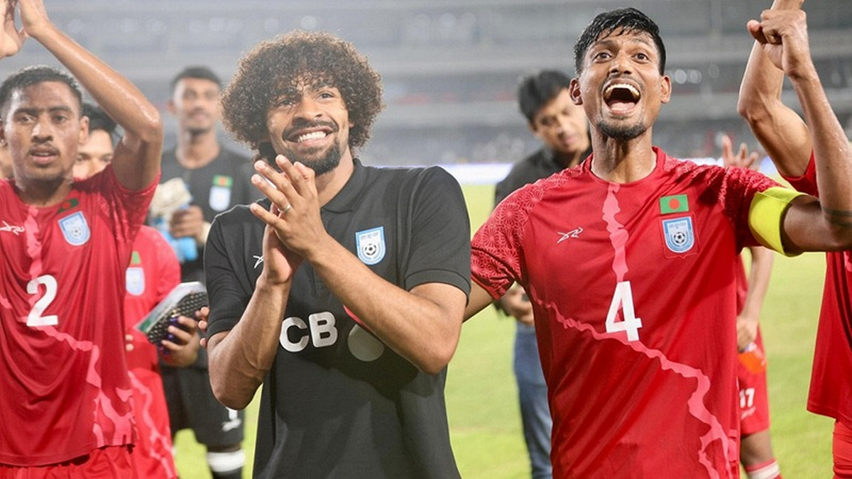 বাংলাদেশ-হংকং ফুটবল ম্যাচ: জানুন অনলাইনে কোথায়, কীভাবে পাবেন টিকিট?