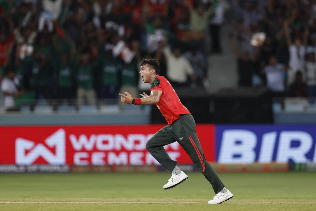 চলছে বাংলাদেশ বনাম পাকিস্তান ম্যাচ: ২ উইকেট হারালো পাকিস্তান, লাইভ দেখুন এখানে