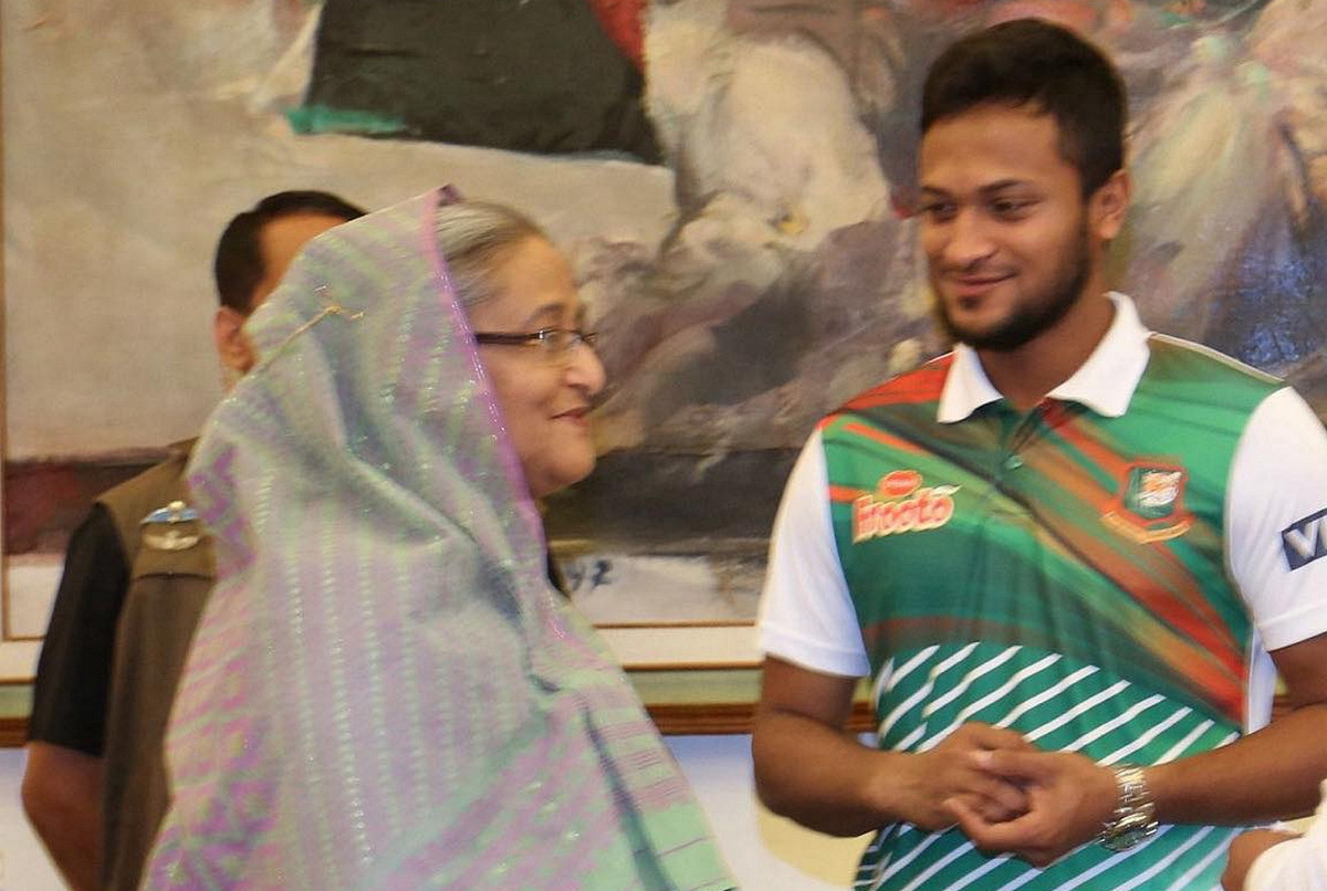 শেখ হাসিনাকে নিয়ে পোস্ট করলেন সাকিব, সারা দেশে উঠলো আলোচনার ঝড়