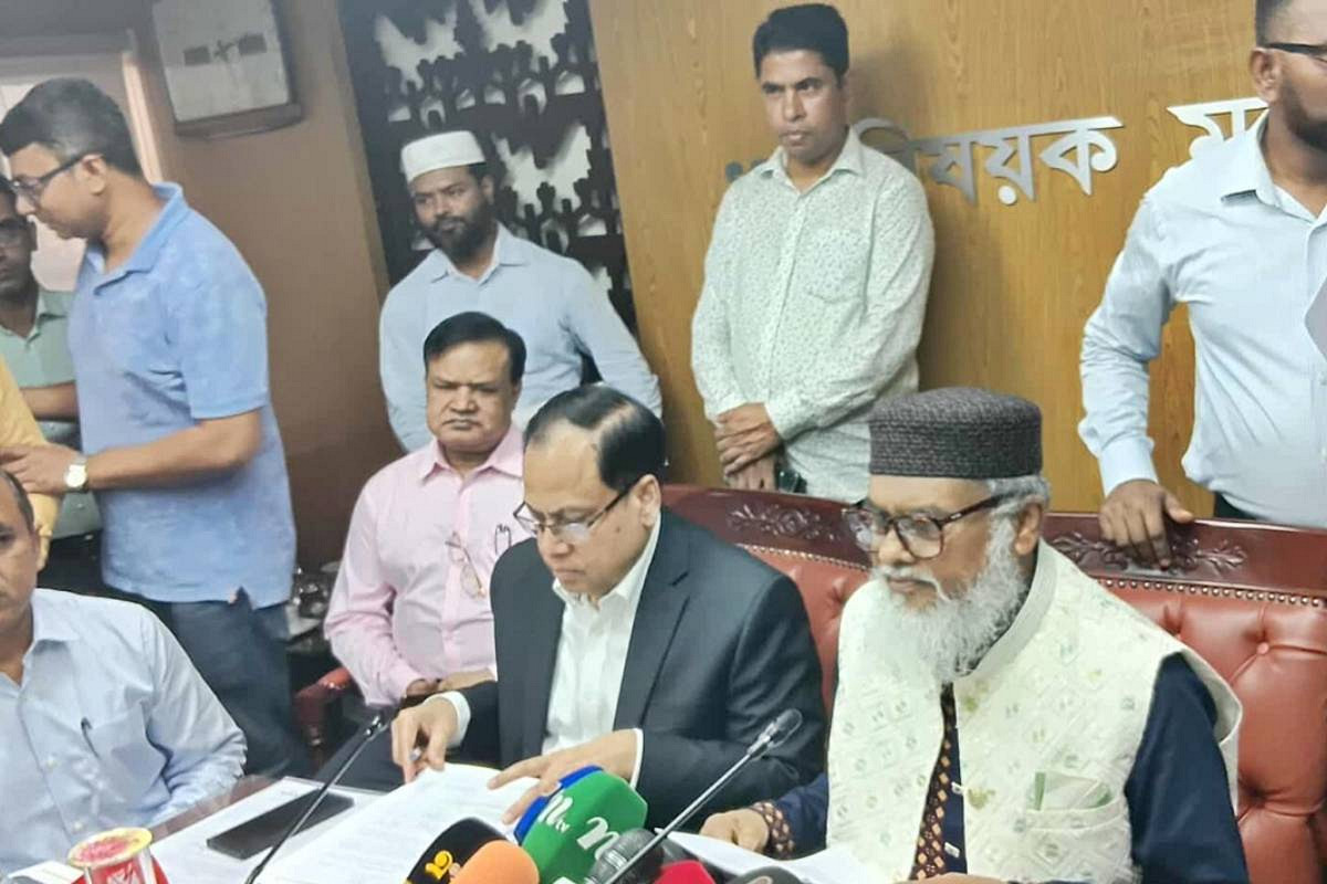 ২০২৬ সালের হজ প্যাকেজ ঘোষণা: বিমানভাড়া কমেছে, বিশদ বিবরণ প্রকাশ