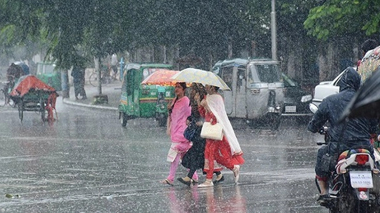 আবহাওয়ার খবর: আজ সারাদেশে বজ্রপাতসহ ভারী বৃষ্টির পূর্বাভাস