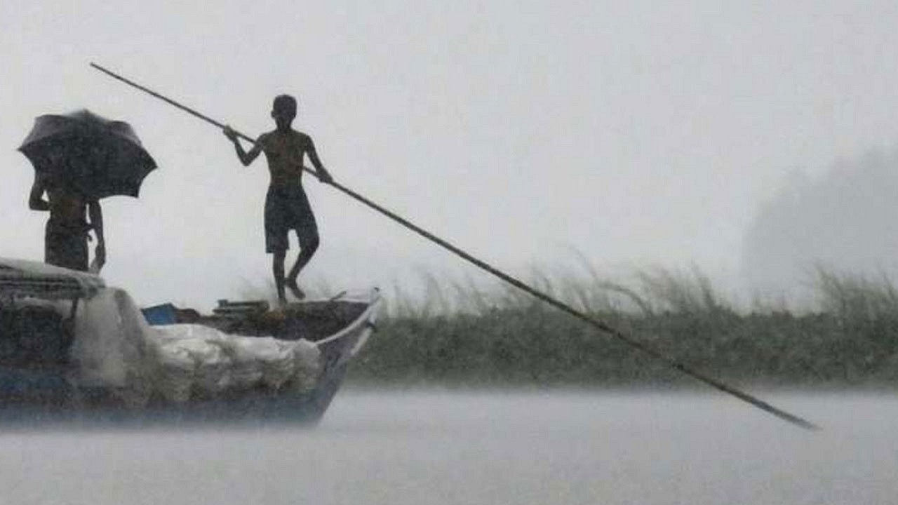 আবহাওয়ার খবর: ঢাকাসহ ৮ অঞ্চলে ৬০ কিমি বেগে ঝড়ের আশঙ্কা