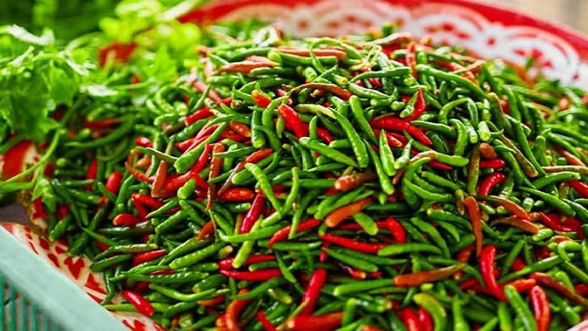কাঁচামরিচ ৩০০! বাজারে আগুন, ভোক্তার পকেট ফাঁকা