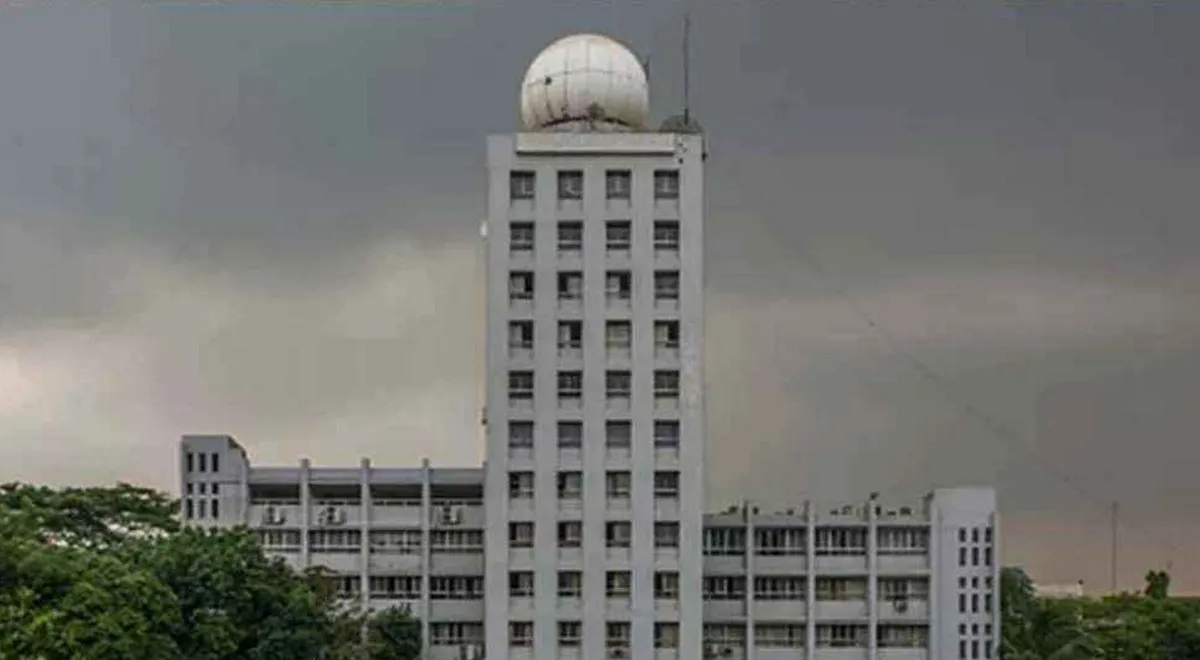 আবহাওয়ার খবর: সারাদেশে বৃষ্টির সম্ভাবনা, কমতে পারে তাপমাত্রা