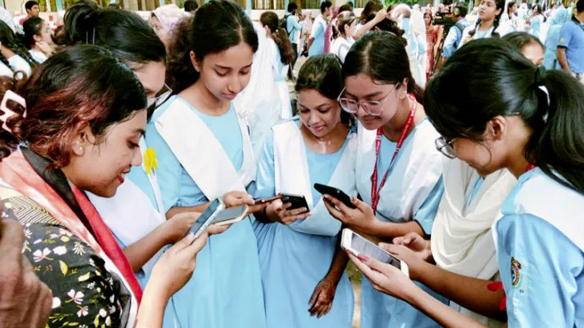 HSC Result 2025: ঢাকা বোর্ডের শিক্ষার্থীর ঘরে বসে যেভাবে দেখবেন রেজাল্ট