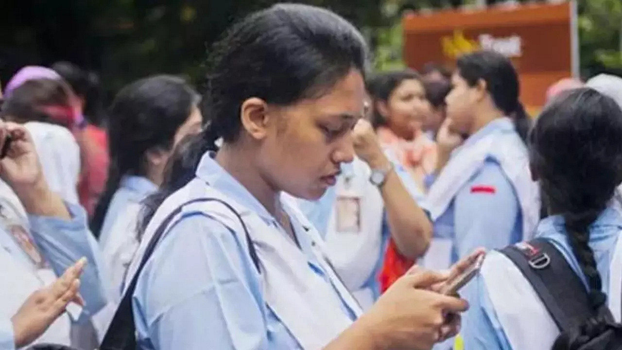 আগামীকাল এইচএসসির ফল প্রকাশ, অনলাইন ও এসএমএস ফল জানার উপায়
