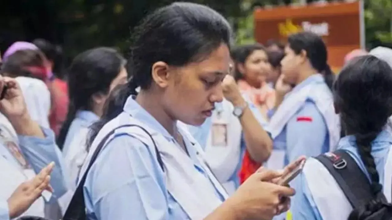 আগামীকাল এইচএসসির ফল প্রকাশ, অনলাইন ও এসএমএস ফল জানার উপায়