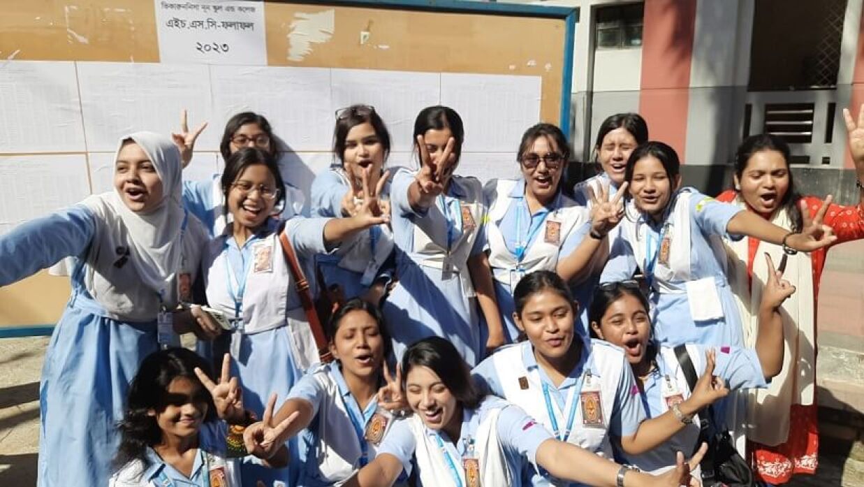 আজ HSC Result 2025 ফল প্রকাশ: ঘরে বসে মোবাইল দিয়ে ফলাফল দেখুন এখানে