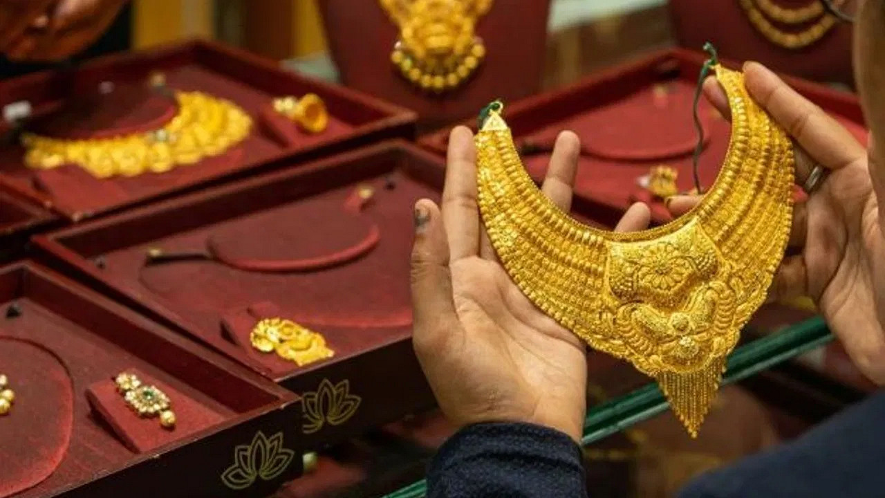 ব্যাপক হারে কমলো সোনার দাম, ১২ বছরের মধ্যে সর্বনিন্ম দামে স্বর্ণ