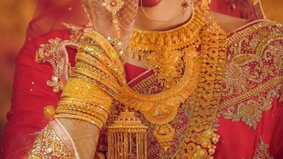 ক্রেতাদের জন্য সুখবর: কমলো সোনার দাম, জানুন সোনার ভরি কত