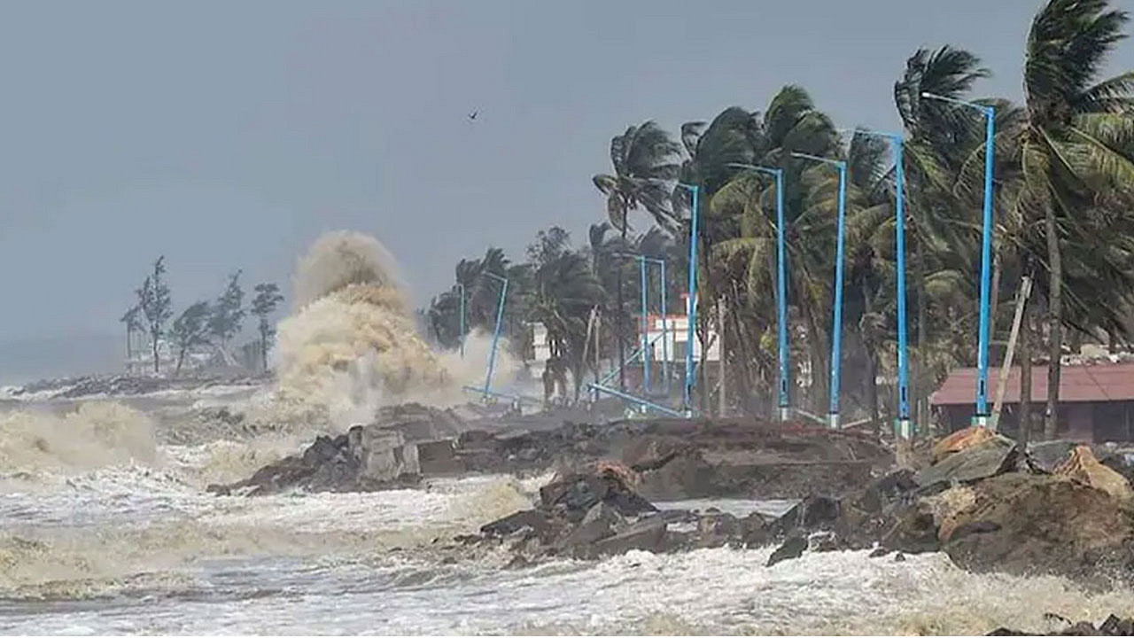 আবহাওয়ার খবর: ঘূর্ণিঝড়ের আশঙ্কা, কোথায়, কখন আঘাত হানতে পারে