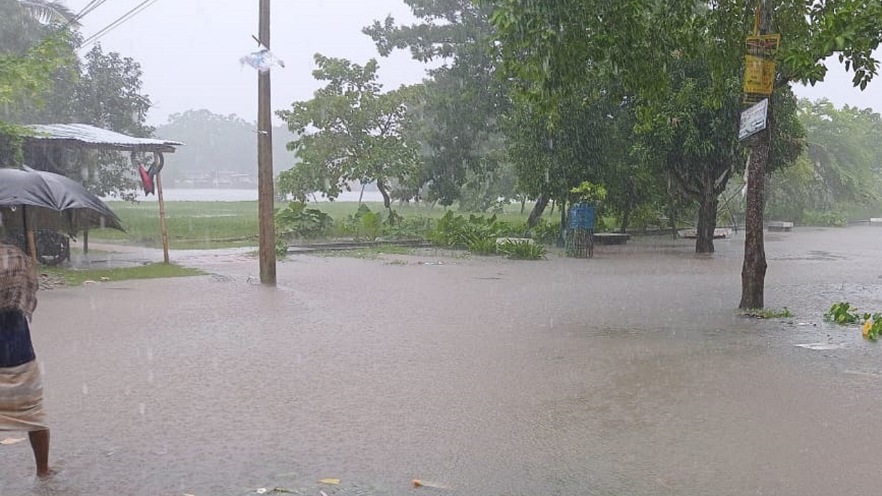 আবহাওয়ার খবর: ঘূর্ণিঝড় ‘মন্থা’র প্রভাবে ভিজবে দেশ, যে দিন থেকে শুরু বৃষ্টি