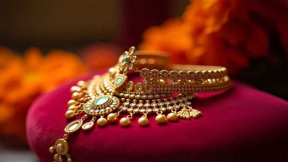আজ আরও কম দামে বিক্রি হচ্ছে সোনা, জানুন ২২ ক্যারেট স্বর্ণের ভরি কত