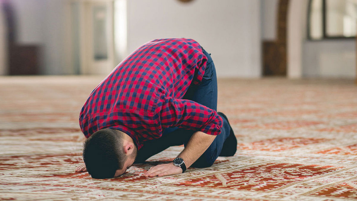 নামাজে রাকাত সংখ্যা ভুলে গেলে করণীয় কী? জানুন বিধান