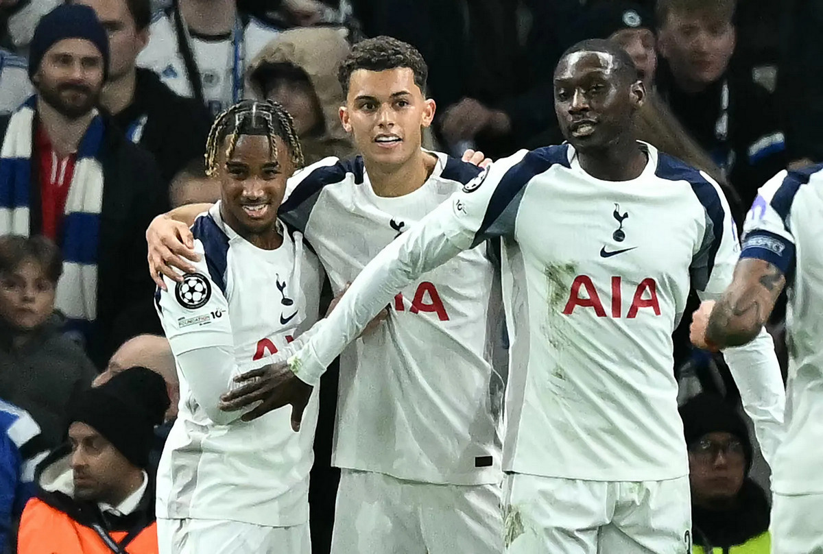 চলছে টটেনহ্যাম বনাম ম্যানচেস্টার ইউনাইটেড ম্যাচ: খেলাটি সরাসরি দেখুন (Live)