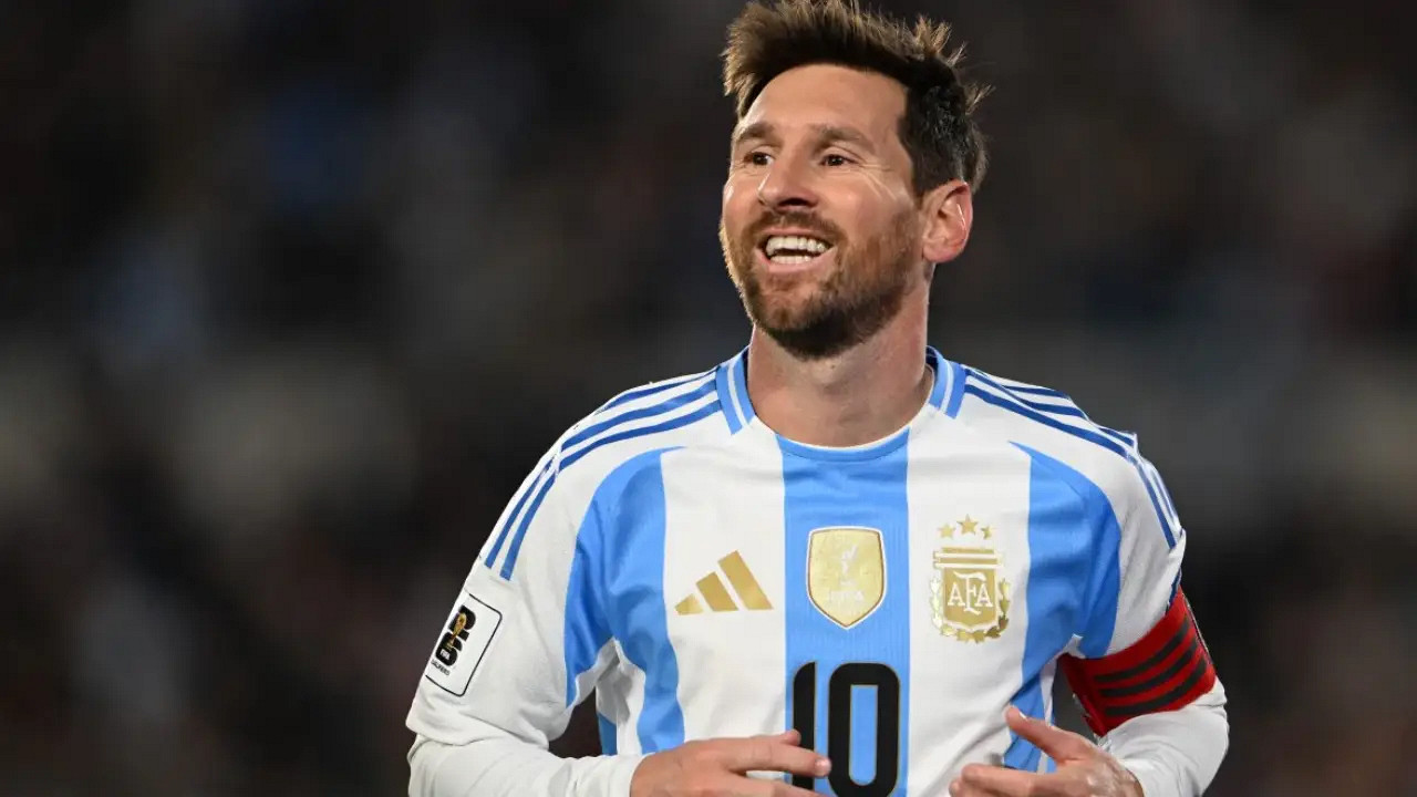 মেসি আসছেন, শুধু সেলফি তুলতে কত খরচ হবে জানেন