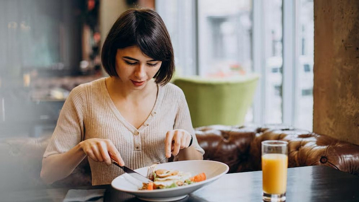 সকালে খালি পেটে খাবেন যেসব খাবার, জানুন দারুণ উপকারিতা