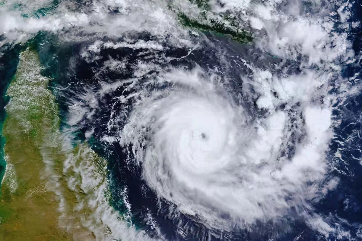 আজকের আবহাওয়া খবর বাংলাদেশ: ঘূর্ণিঝড় 'ডিটওয়াহ' সমুদ্র বন্দরে ২ নম্বর সতর্কতা!