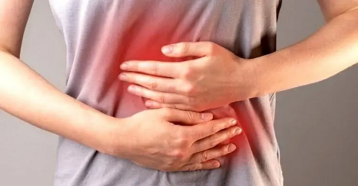 পেটব্যথা ও গ্যাস্ট্রিক: অবহেলা নয়, লুকিয়ে থাকতে পারে অন্ত্ররোগ