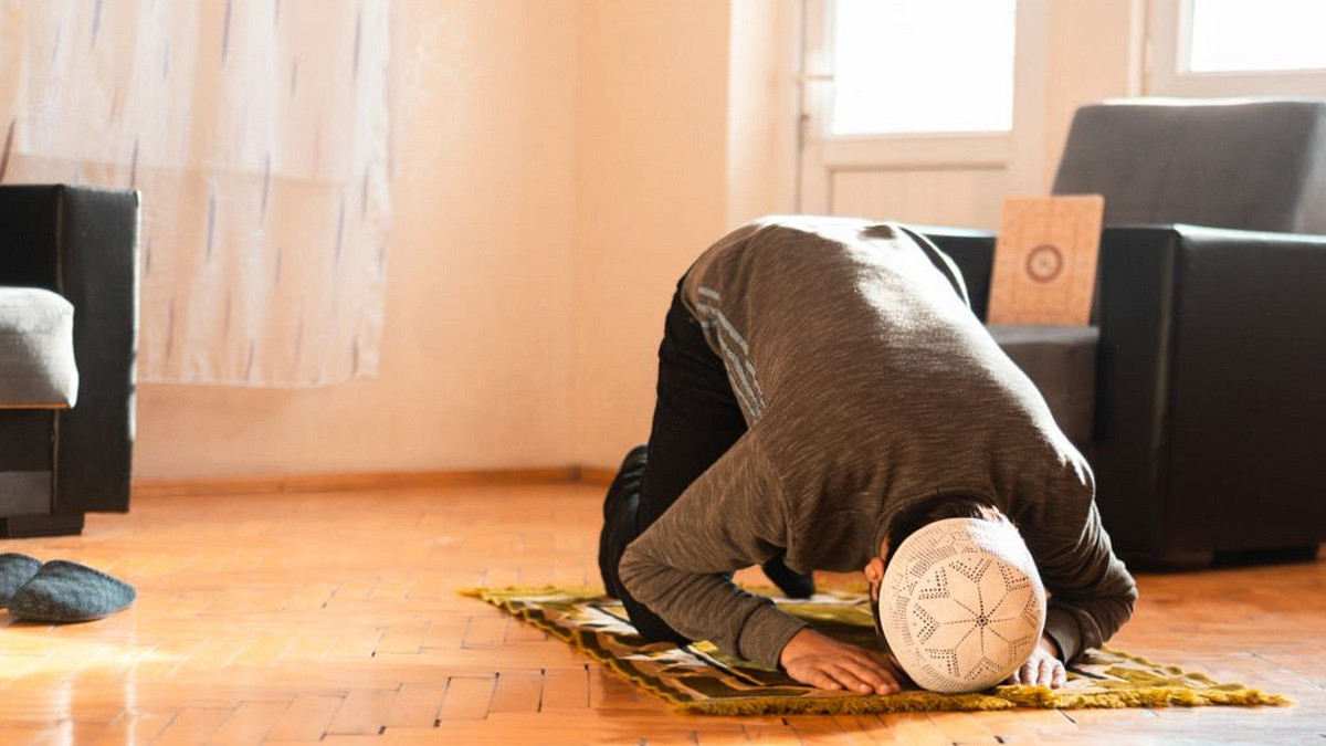 আজকের ফজরের নামাজের শেষ সময়: (মঙ্গলবার, ২ ডিসেম্বর ২০২৫)