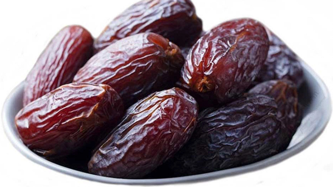 দৈনিক কয়টি খেজুর খাওয়া উচিত? জানুন উপকারিতা ও মাত্রাতিরিক্ত গ্রহণে বিপদ