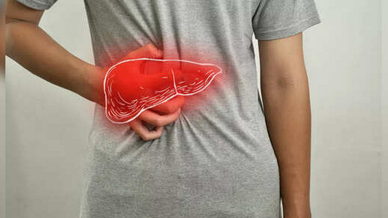 লিভারের বিপদ বুঝবেন যেভাবে: ত্বকের ৪টি পরিবর্তন আজই চিনে নিন