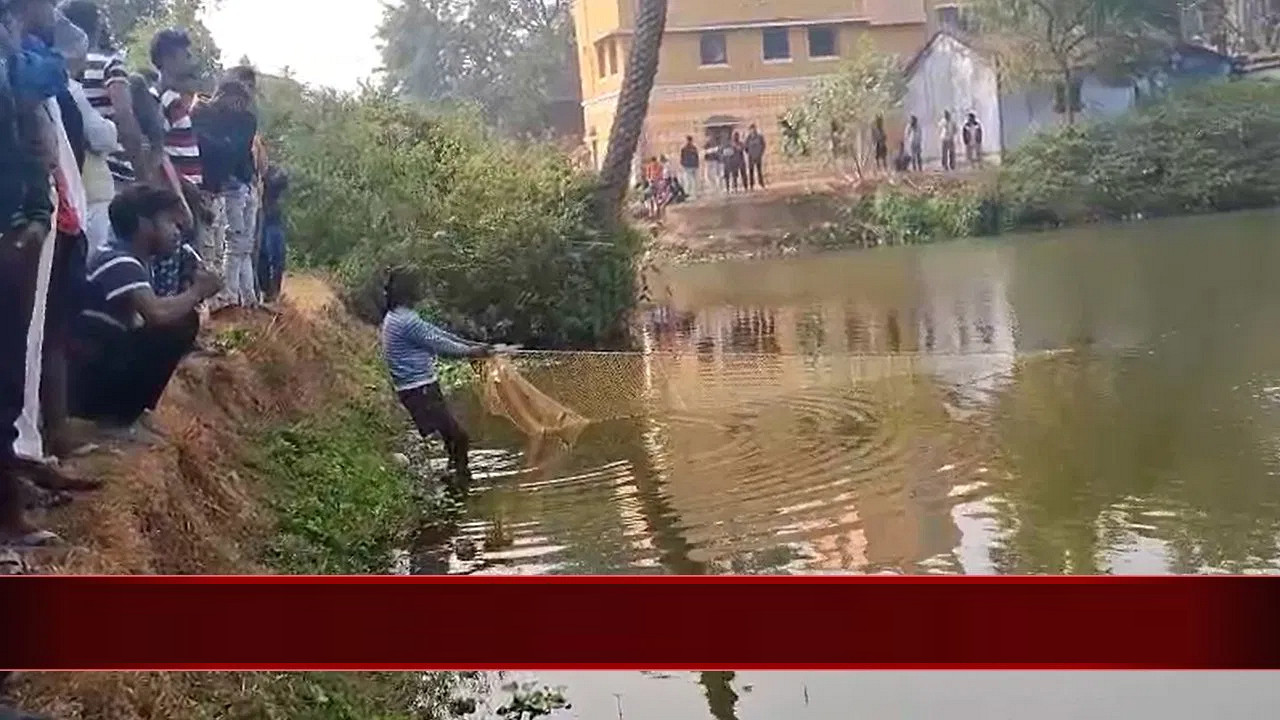 জাল ফেলতেই পুকুর থেকে উঠে এল মা-মেয়ের দেহ