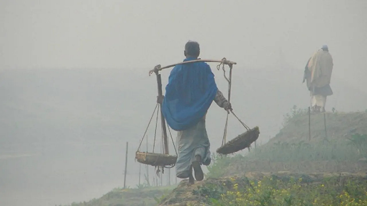 আবহাওয়া বার্তা: শৈত্যপ্রবাহ নেই তবু হাড়কাঁপুনি শীত কেন? ৮ ফ্লাইট ডাইভার্ট
