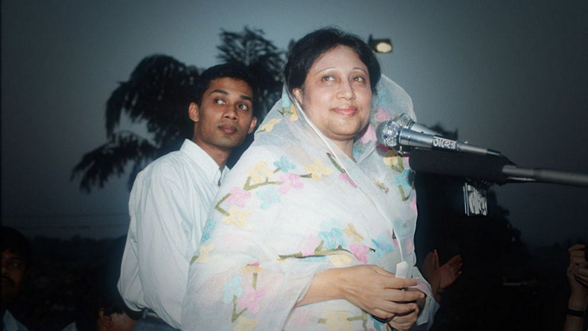 সাধারণ ছুটি ও তিনদিনের রাষ্ট্রীয় শোক ঘোষণা