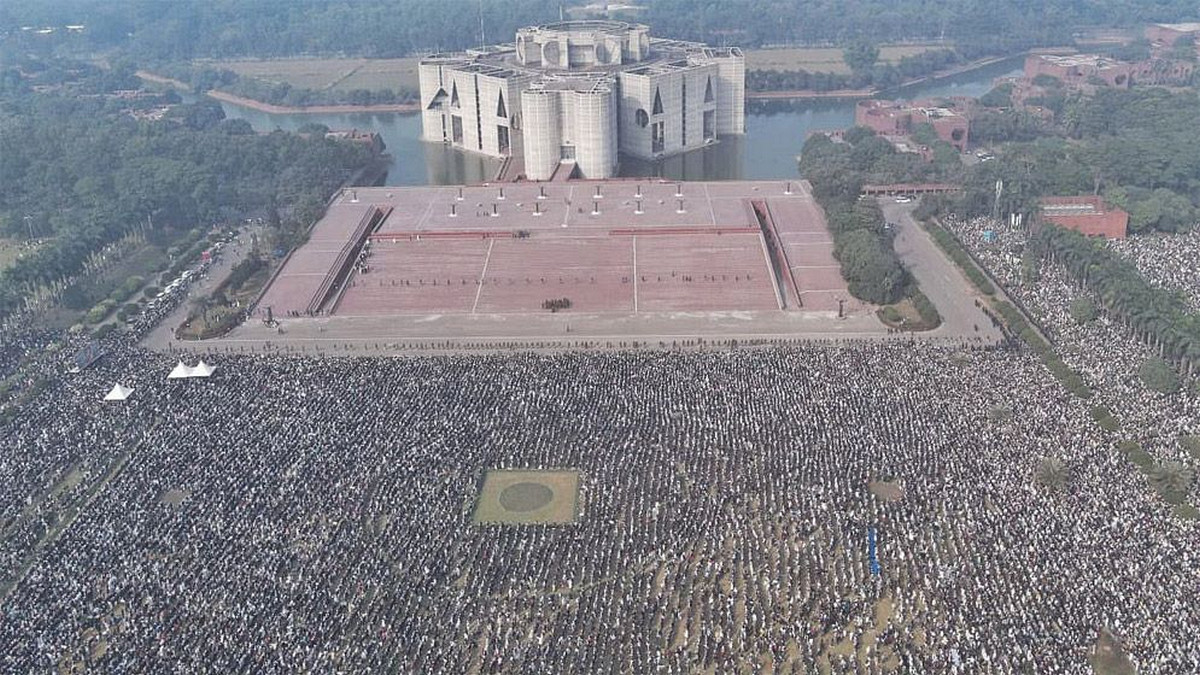 জনসমুদ্রে অন্তিম বিদায়: চিরনিদ্রায় শায়িত হচ্ছেন বেগম খালেদা জিয়া
