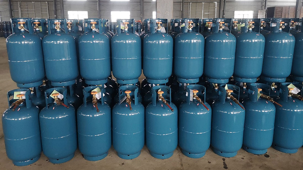 ১২ কেজি এলপিজি এখন ১৮০০ টাকা: কেন কাটছে গ্রাহকের পকেট? জানুন কারণ