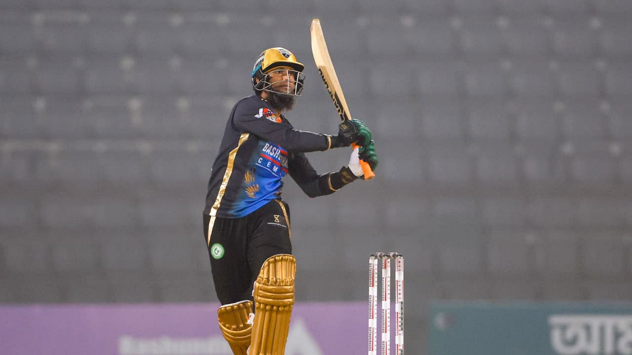 নিলামে কেউ নেয়নি, সেই রিয়াদই এখন বিপিএলের সেরা