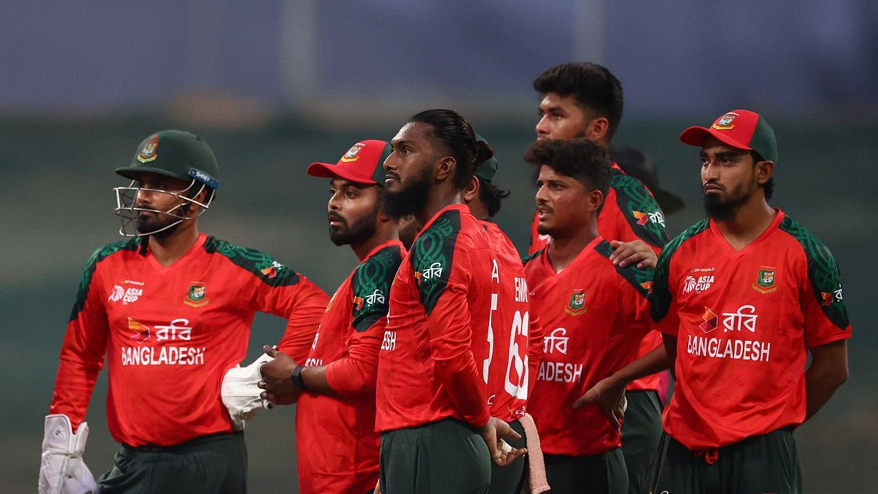 ক্রিকেটারদের তোপের মুখে বিসিবি