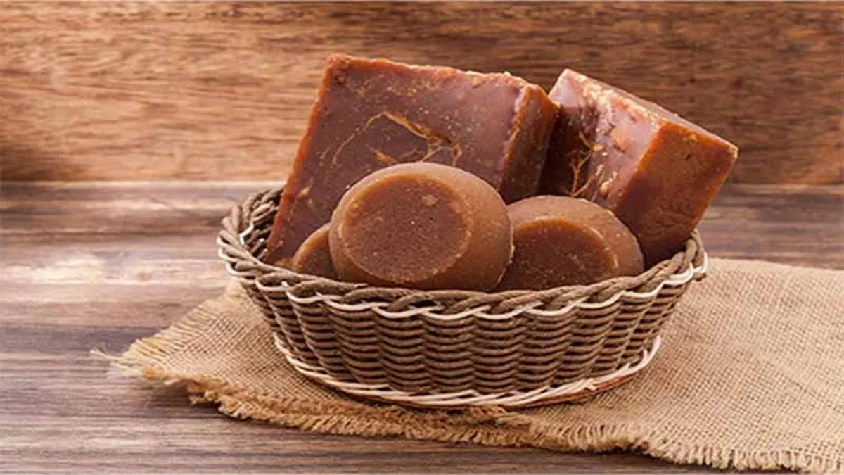 খেজুরের গুড় কেনার আগে সাবধান! ৫ কৌশলে চিনুন খাঁটি গুড়