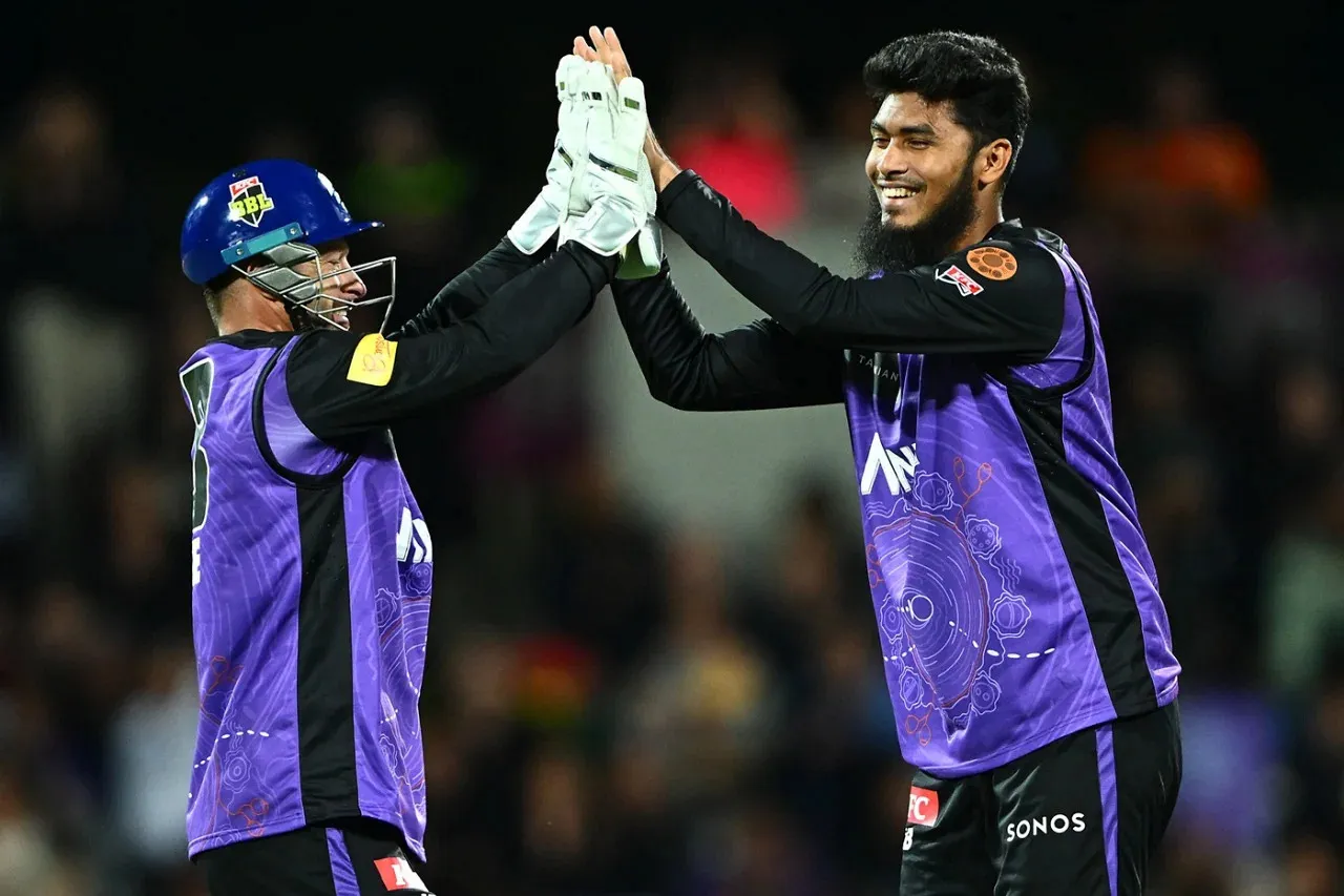 sydney sixers vs hobart hurricanes:বোলিংয়ে রিশাদ