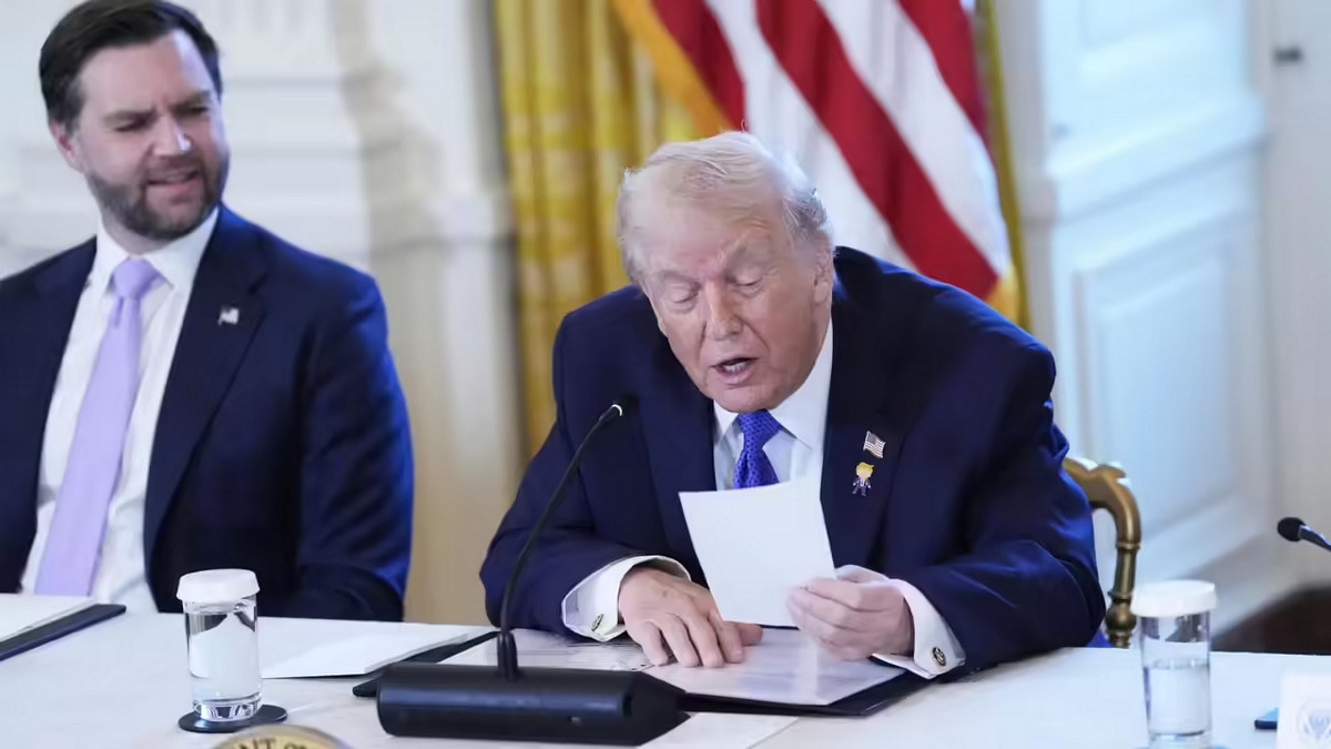 donald trump: ভেনেজুয়েলার ‘ভারপ্রাপ্ত প্রেসিডেন্ট’ ট্রাম্প! বিশ্বজুড়ে তীব্র তোলপাড়