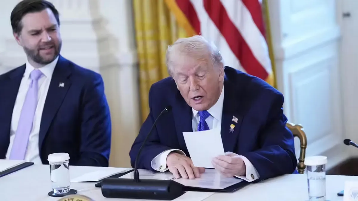 donald trump: ভেনেজুয়েলার ‘ভারপ্রাপ্ত প্রেসিডেন্ট’ ট্রাম্প! বিশ্বজুড়ে তীব্র তোলপাড়