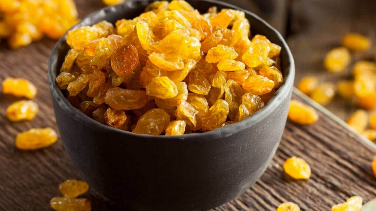 প্রতিদিন ভেজানো কিশমিশ খাওয়ার জাদুকরী উপকারিতা