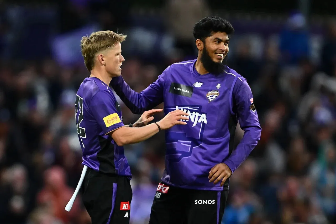 BBL-হোবার্ট হারিকেনস বনাম সিডনি সিক্সার্স: চলছে ম্যাচ, সরাসরি দেখুন Live