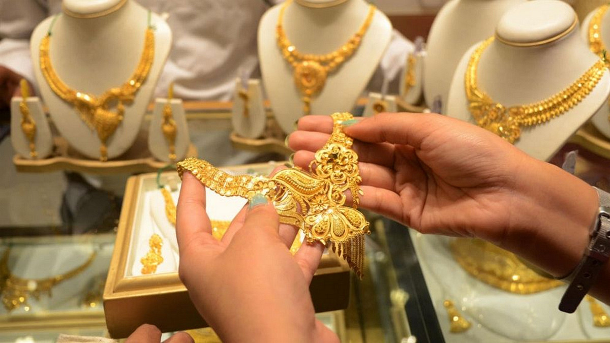 রেকর্ড দামেও কেন স্বর্ণের পেছনে ছুটছে মানুষ? জানুন ৪টি বড় কারণ